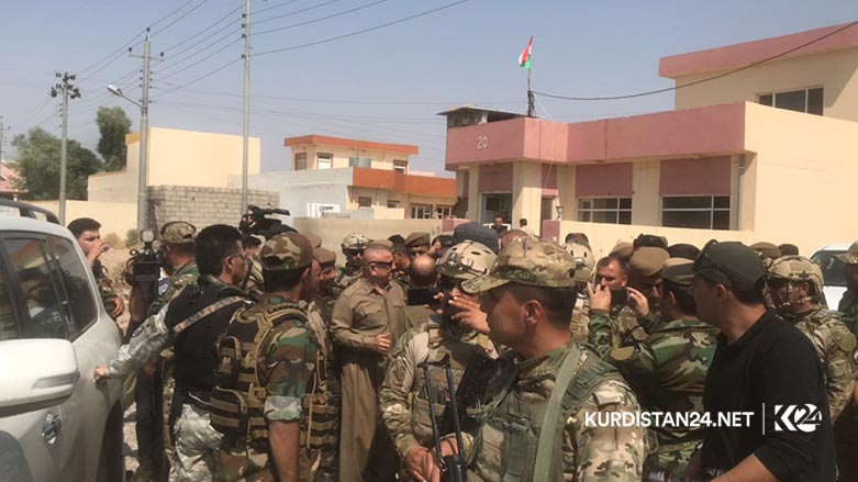 به‌ وێنه‌.. وه‌زیری پێشمه‌رگه‌ سه‌نگه‌ره‌كانی به‌رگری به‌سه‌ر كرده‌وه‌